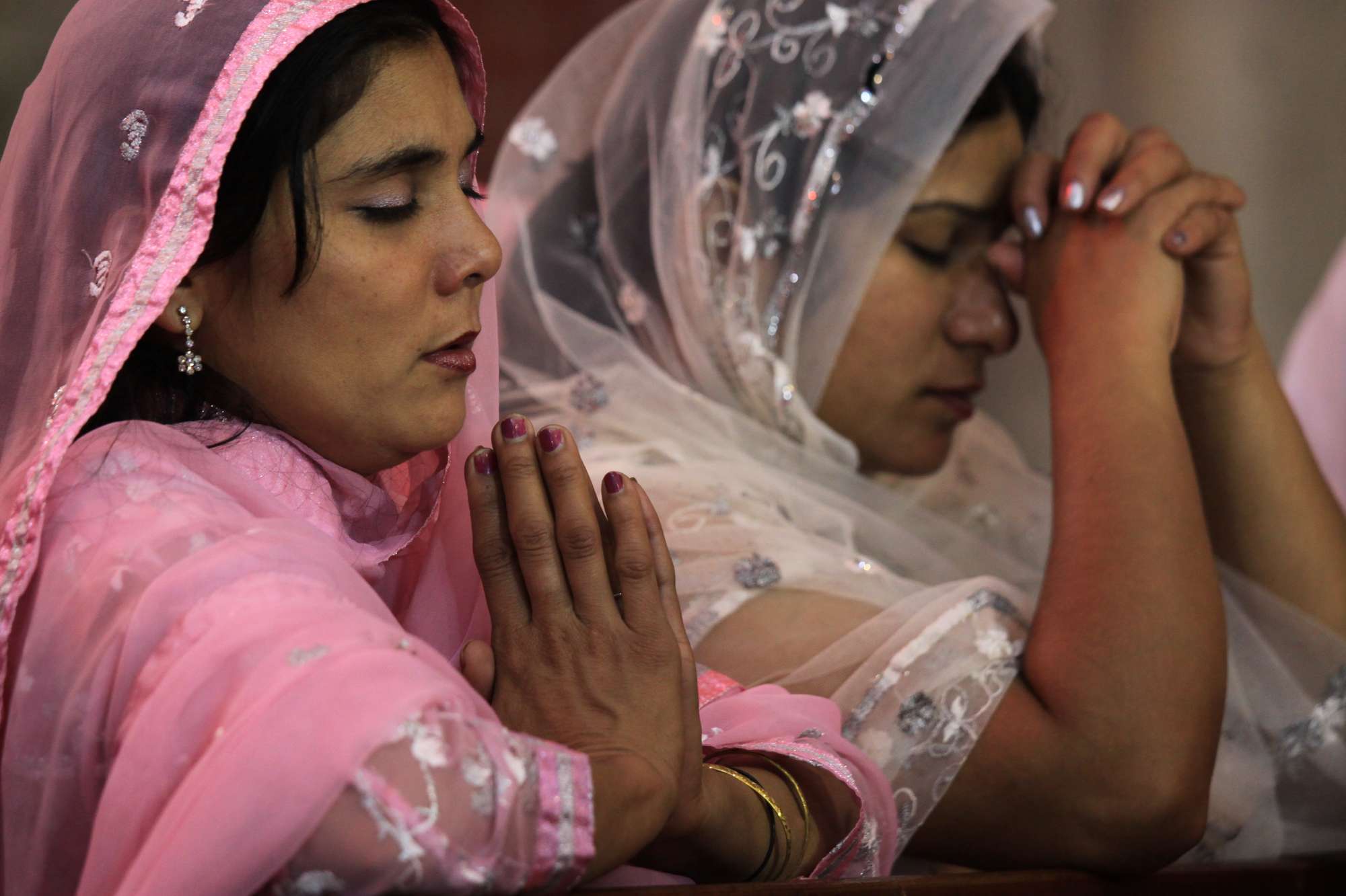 Immagine di Cathedral of Lahore: Catholic women at prayer during Sunday Mass.Trip to Pakistan 25 October - 16 November 2011Fr. Andrzej Halemba