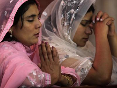 Immagine di Cathedral of Lahore: Catholic women at prayer during Sunday Mass.Trip to Pakistan 25 October - 16 November 2011Fr. Andrzej Halemba