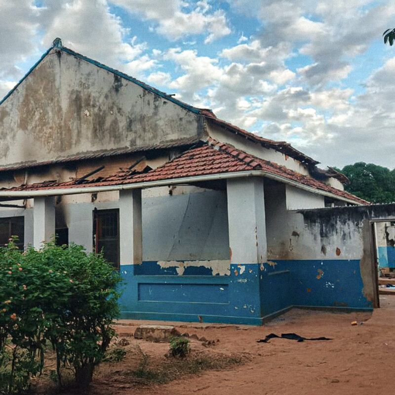 Residenza dei missionari di Meza incendiata dai jihadisti